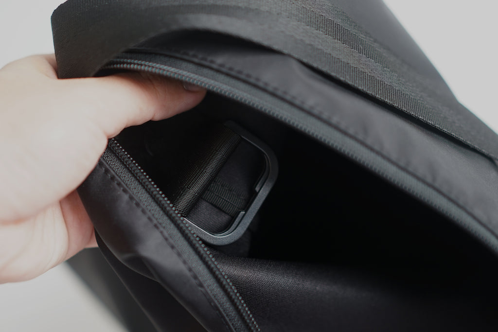 RJ137 KANGAROO BAG LARGE BLACK