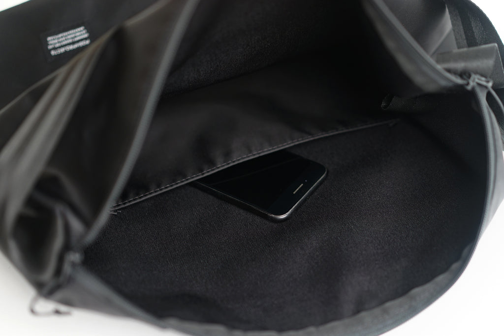 RJ137 KANGAROO BAG LARGE BLACK