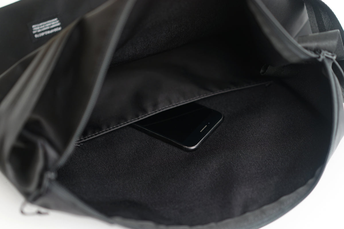 RJ137 KANGAROO BAG LARGE BLACK