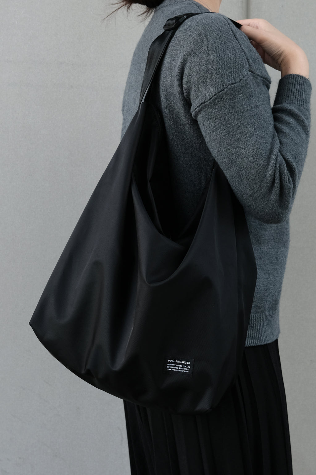 RJ137 KANGAROO BAG LARGE BLACK