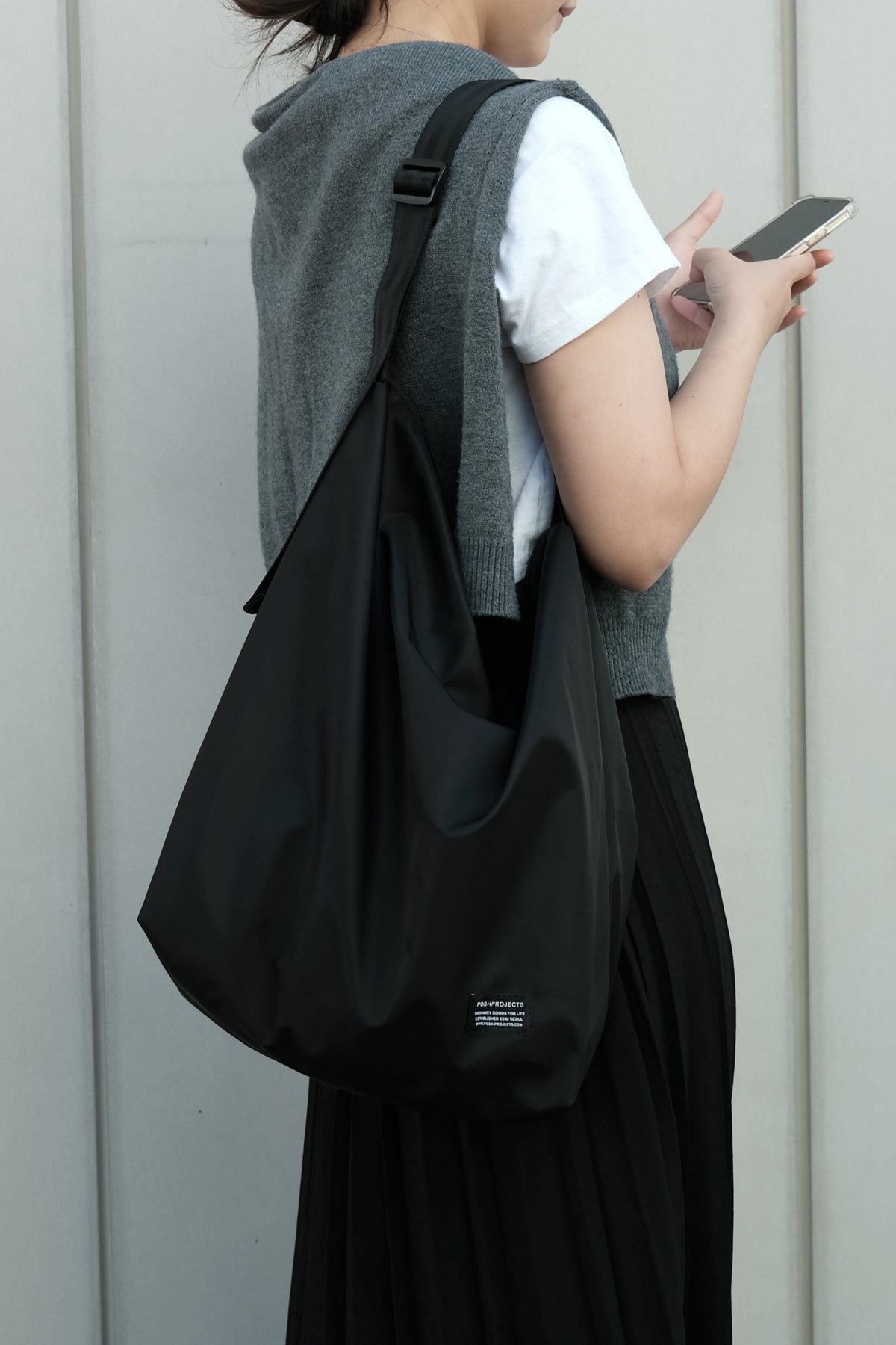 RJ137 KANGAROO BAG LARGE BLACK