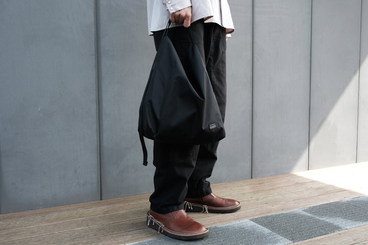 RJ137 KANGAROO BAG LARGE BLACK