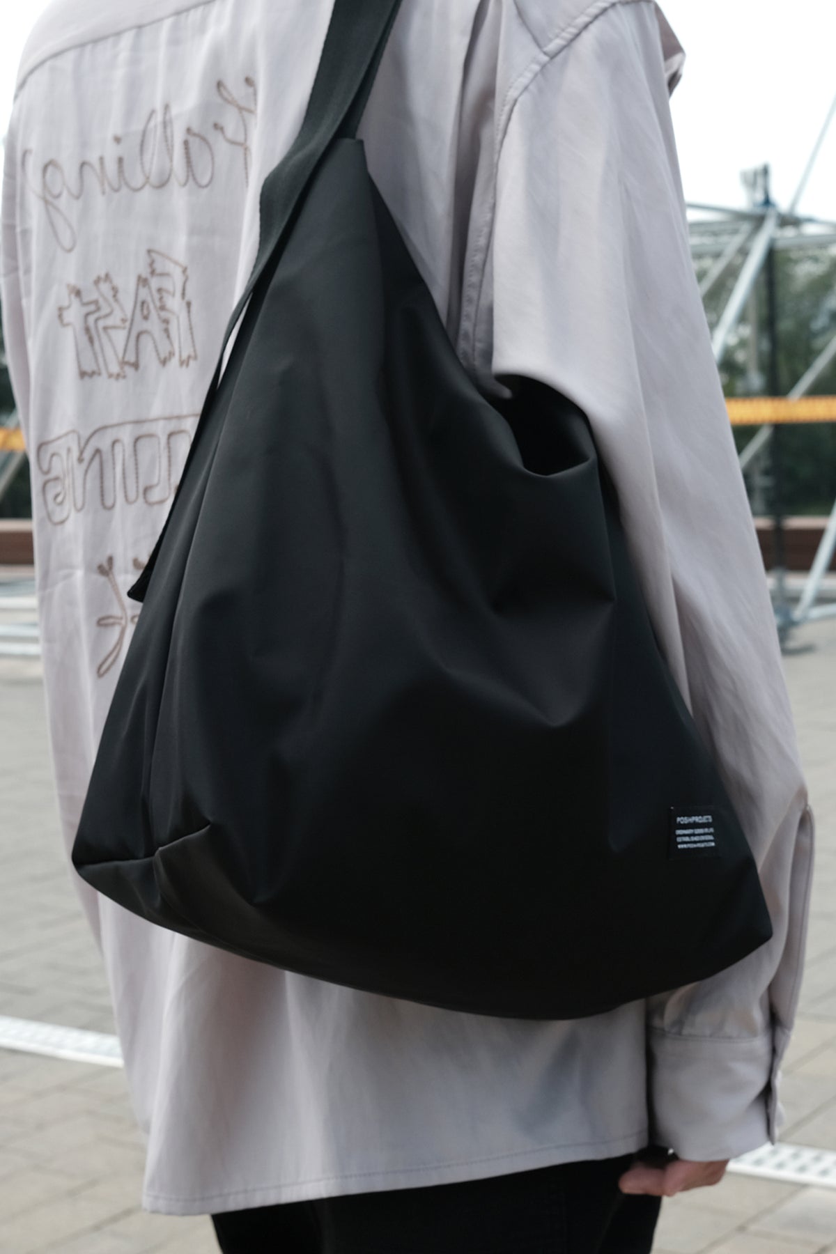 RJ137 KANGAROO BAG LARGE BLACK