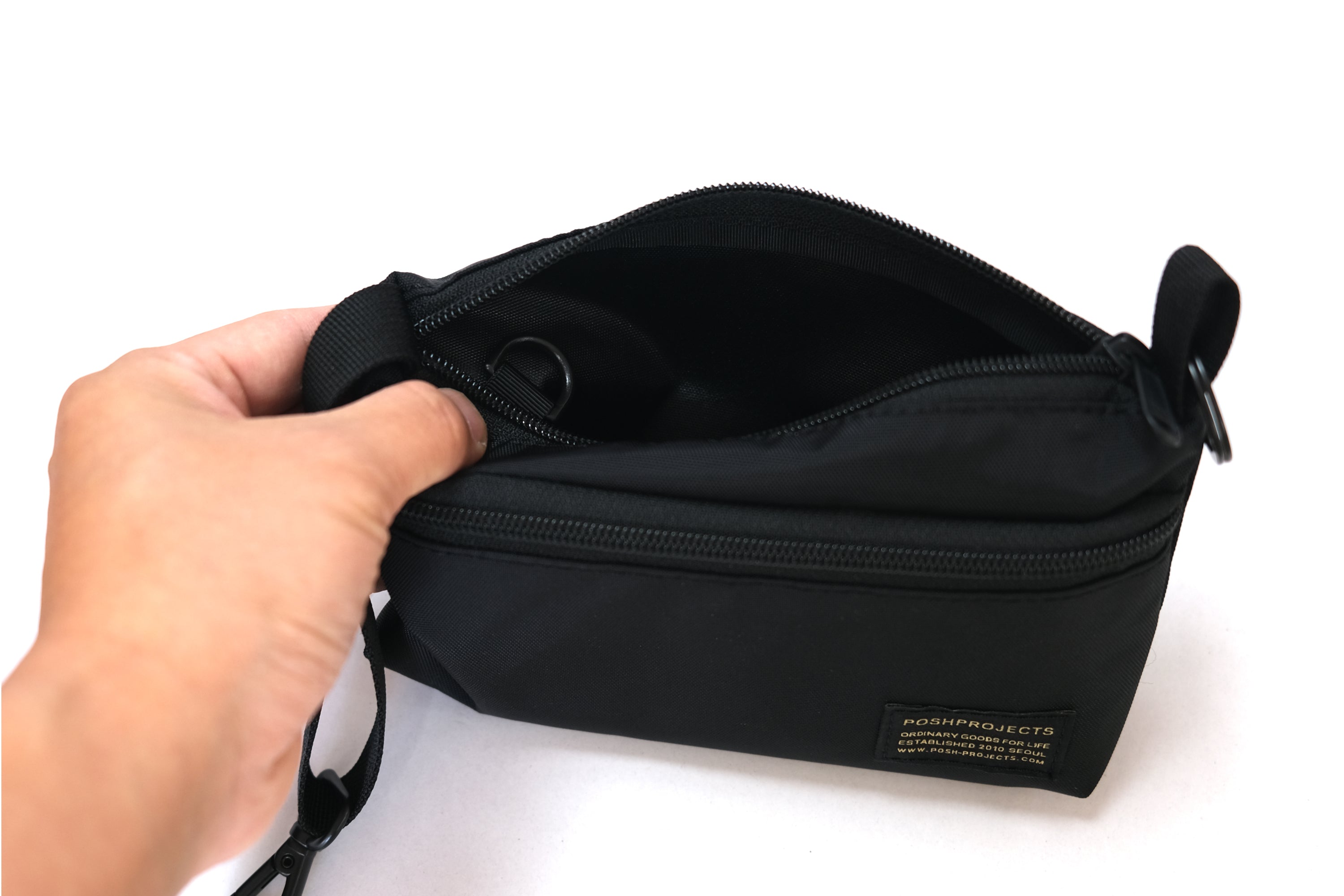 C212 KOALA AIRPORT POUCH BLACK